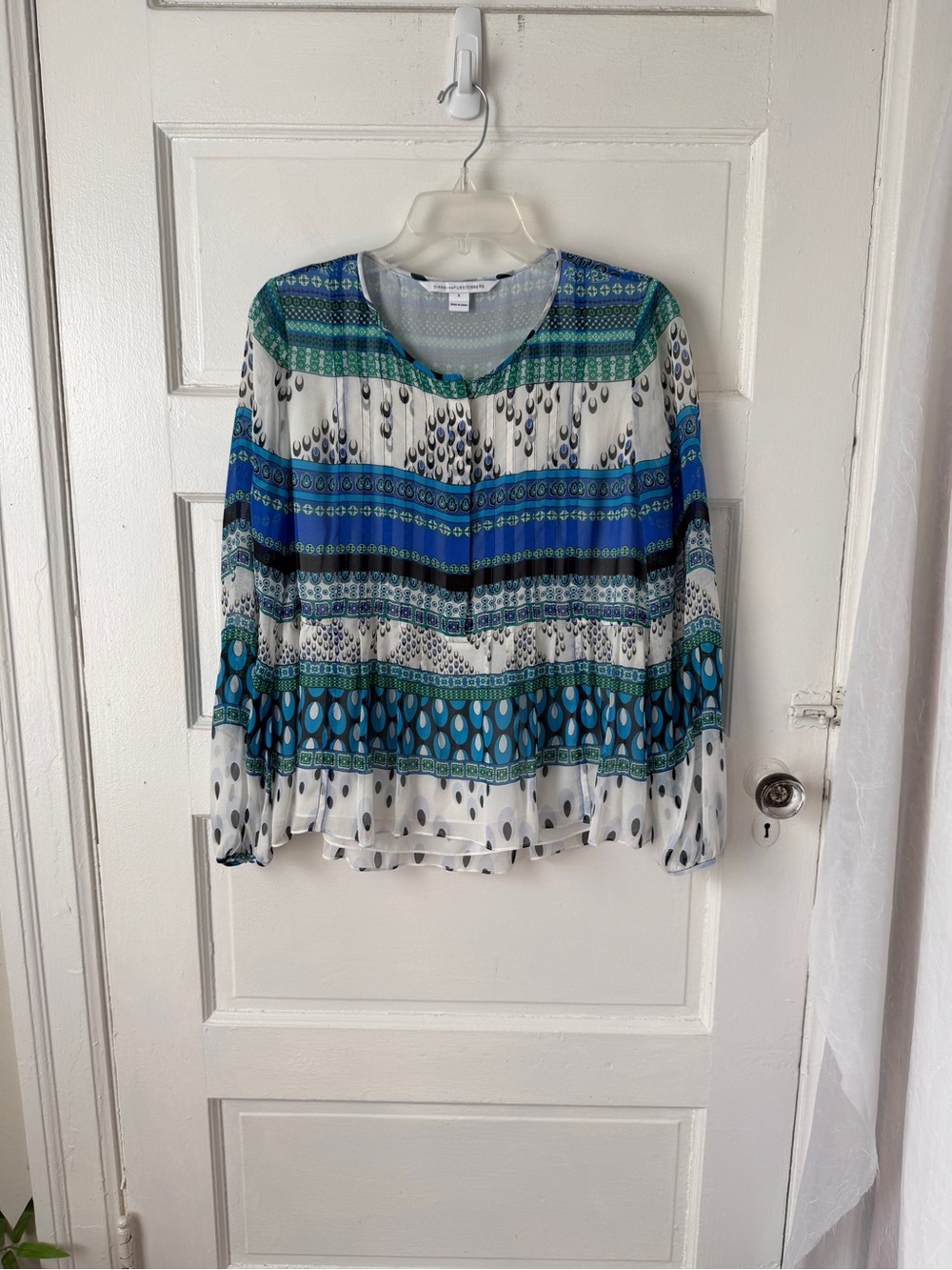 Diane Von Furstenberg Silk Chiffon Blue Teal Paisley Long Sleeve Blouse Pleated